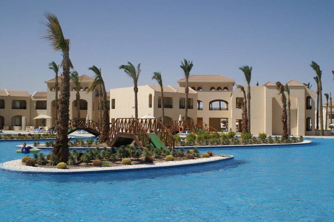 Pool mit Insel Cleopatra Luxury Resort Makadi Bay