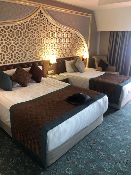 Zimmer Royal Taj Mahal Hotel