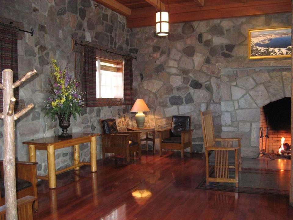 Crater Lake Lodge: Lobby Hotel Crater Lake Lodge