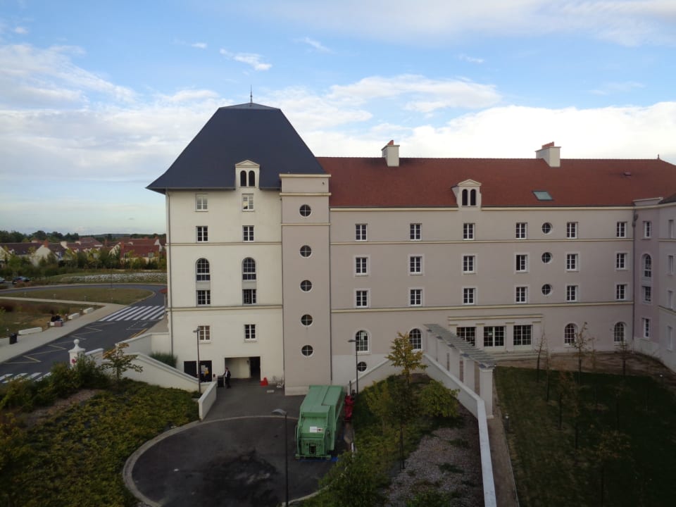 "Blick Aus Unserem Zimmer ..." B&B Hotel Disneyland Paris (Magny-le ...