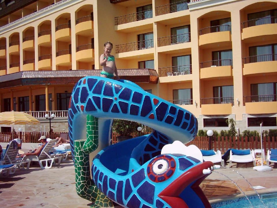 Kinderpool mit Rutsche am Riviera Beach Hotel HVD Riviera Beach