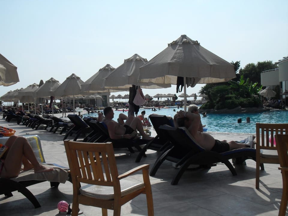 Nicht auf den Bildern im Prospekt zu sehen Melas Resort Hotel