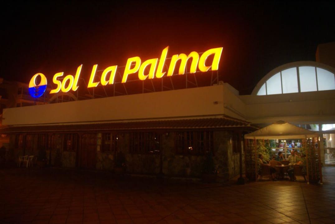 Außenansicht bei Nacht Melia La Palma Hotel