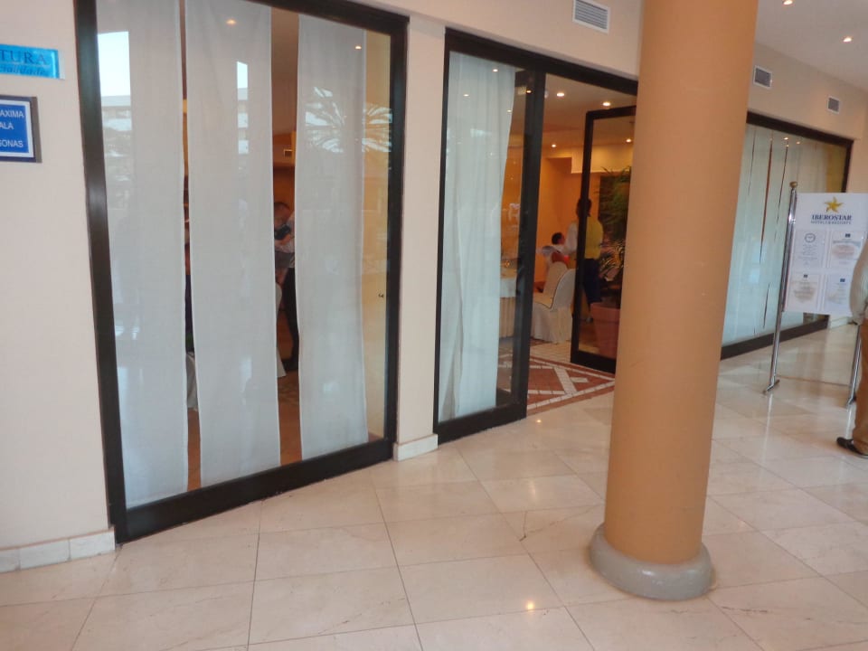 Blick auf das Themen Restaurant Iberostar Waves Playa Gaviotas