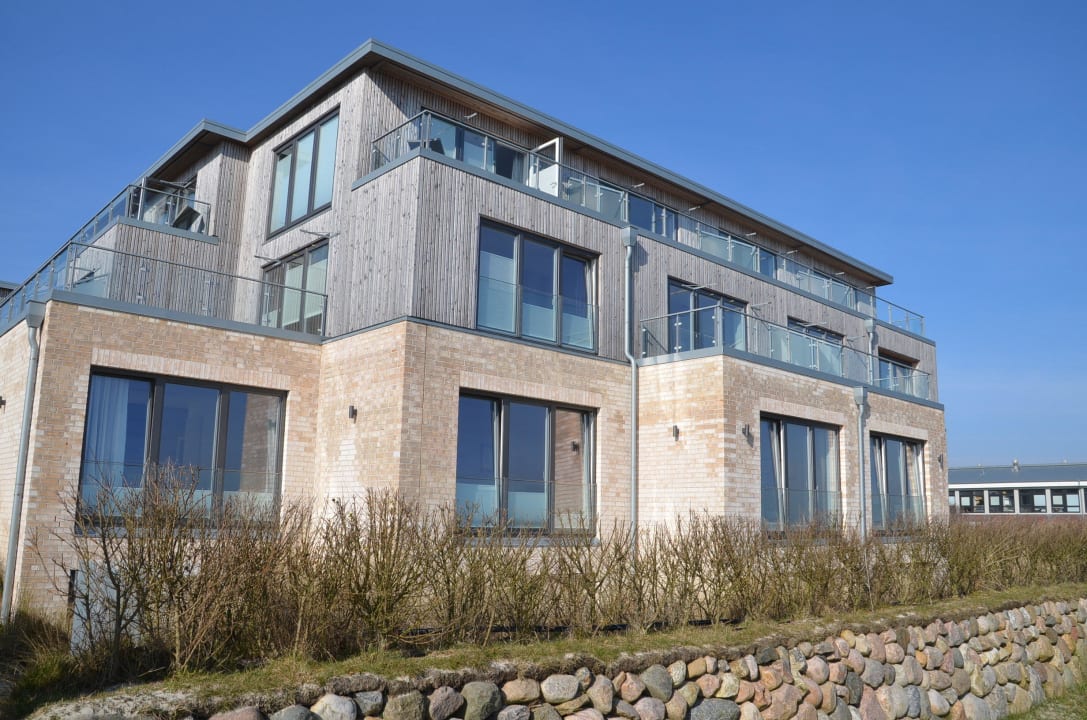 Von der Promenade aus Hotel Strand am Königshafen