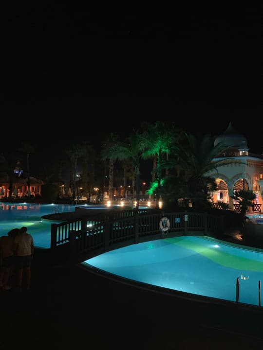 Pool Kamelya Aishen Club