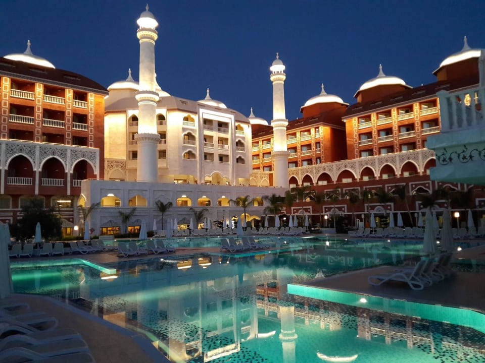 Traumhaft am Abend Royal Taj Mahal Hotel