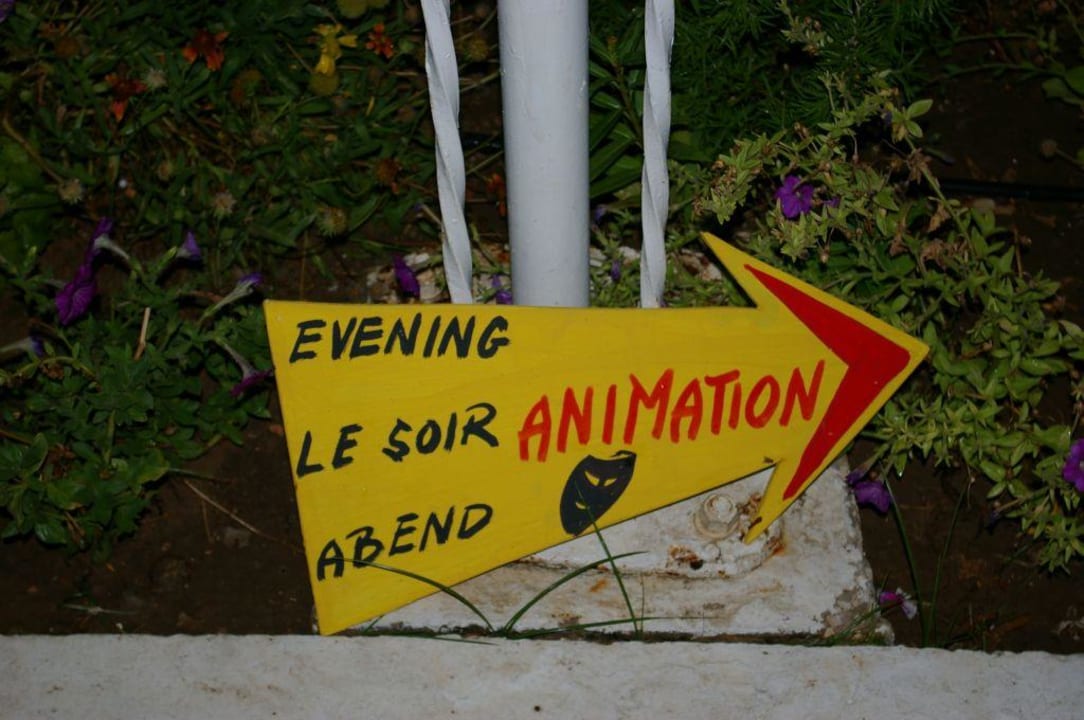 Hinweisschild zums Abendprogramm Houda Golf & Beach Club