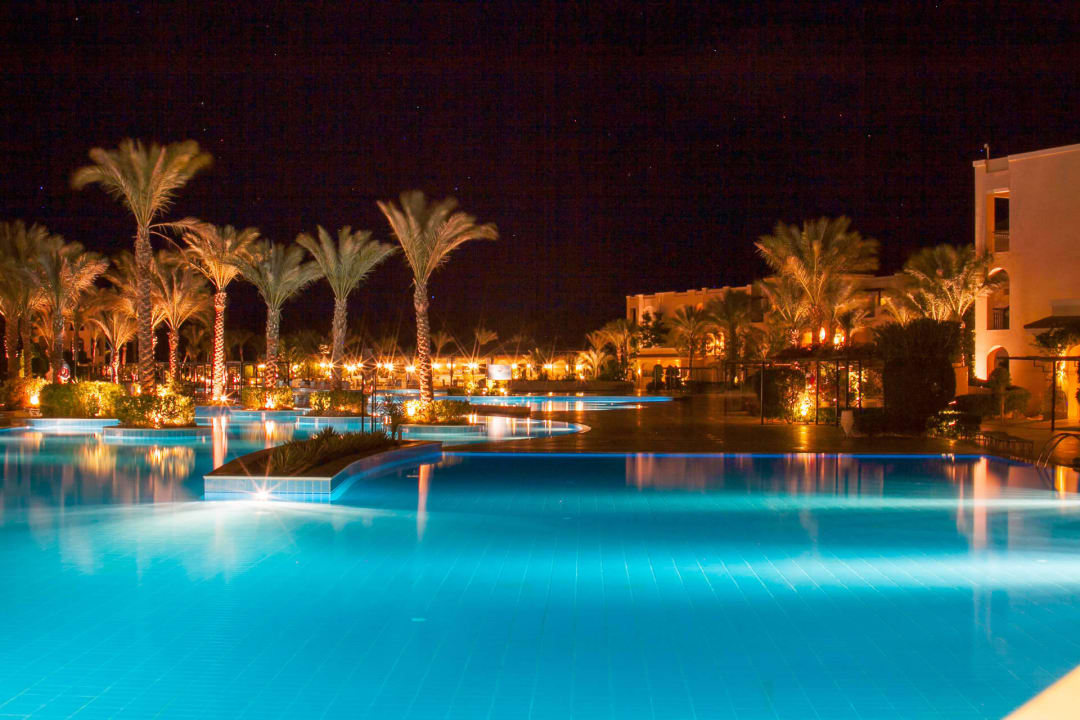 Бассейн JAZ Aquamarine Resort