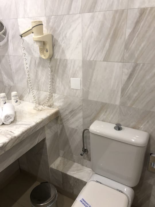 Zimmer Alexander Beach Hotel & Village Resort