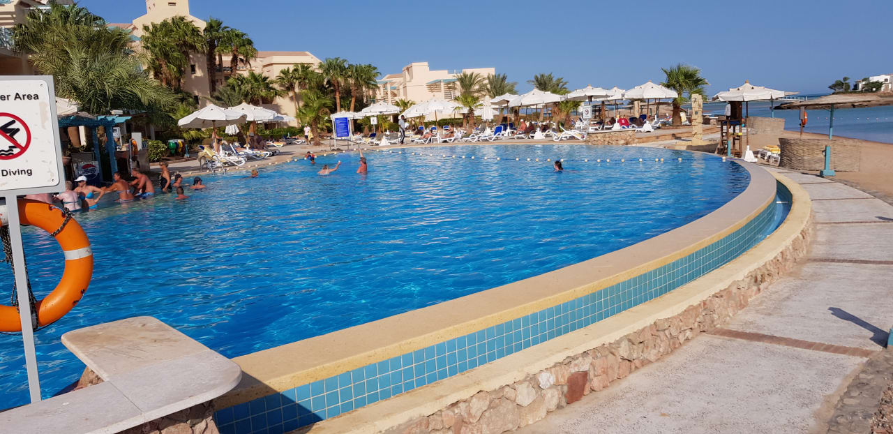 Pool Mövenpick Resort & Spa El Gouna