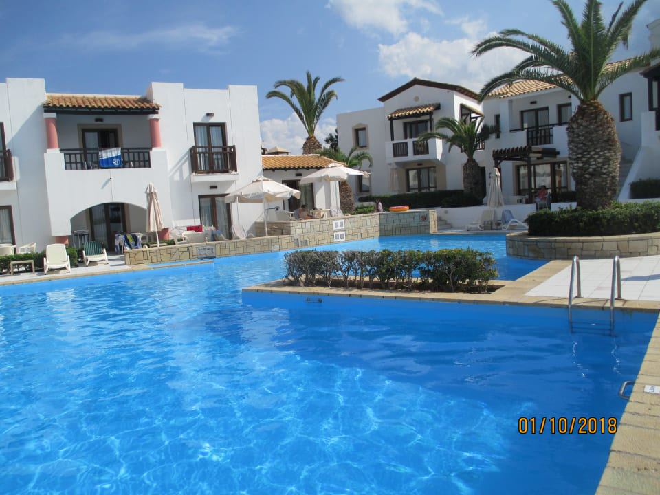 Pool Knossos Royal