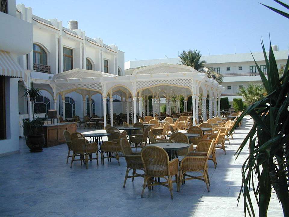 Lobby Terrasse, hier finden abends die Shows statt The Grand Hotel Hurghada