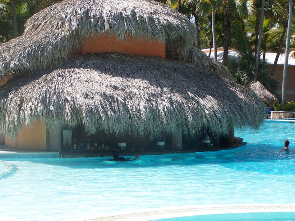 Poolbar Hotel Grand Palladium Palace Resort, Spa & Casino