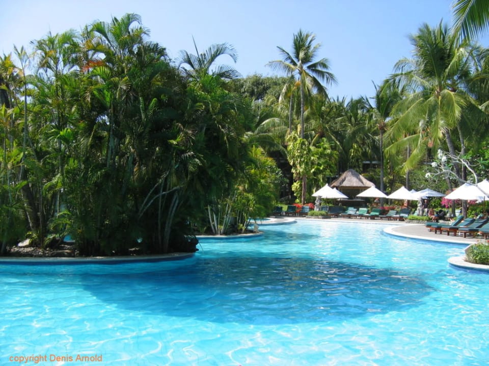 Ein Teil des Pools Paradisus by Melia Bali