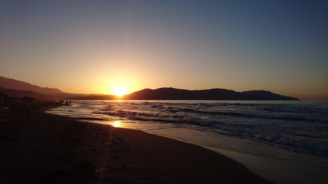 Sonnenuntergang HARPIN Happy Days Beach Hotel