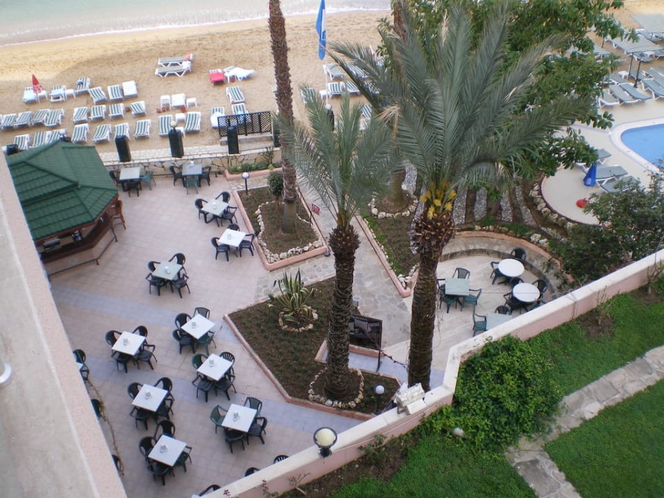 Ausblick zur Poolbar Aska Hotel Just in Beach
