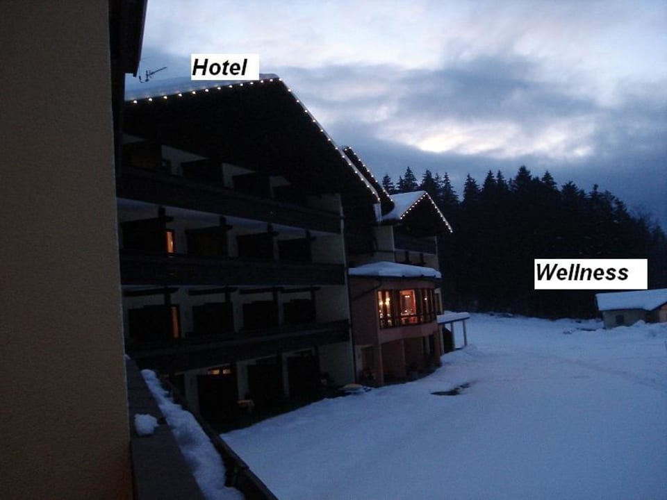 Ausblick vom Balkon nach links Riederin Hotel & Chalets