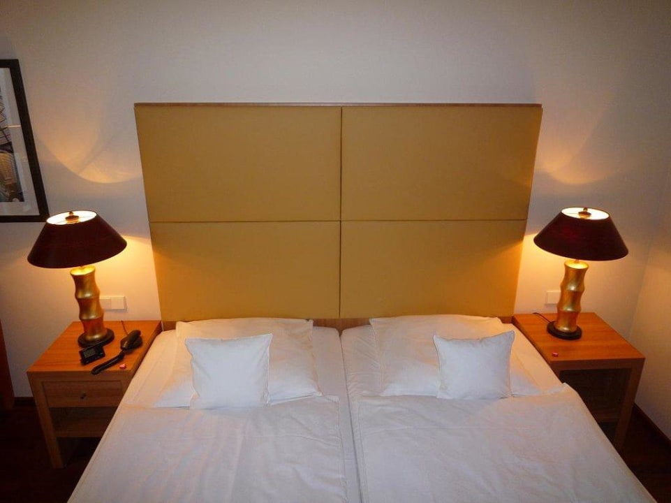 Bett - Executive Zimmer AMERON Köln Hotel Regent