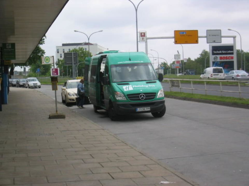 Shuttle-Bus Holiday Inn Berlin Airport - Conference Centre