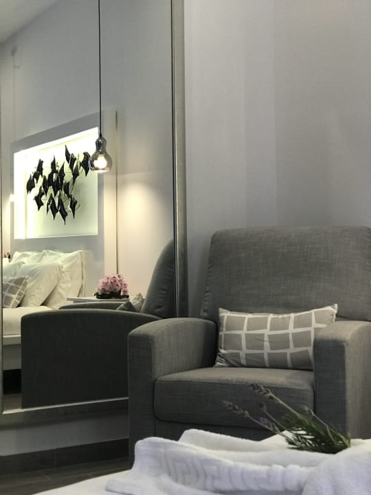 Zimmer Ionian Suites by Bruskos