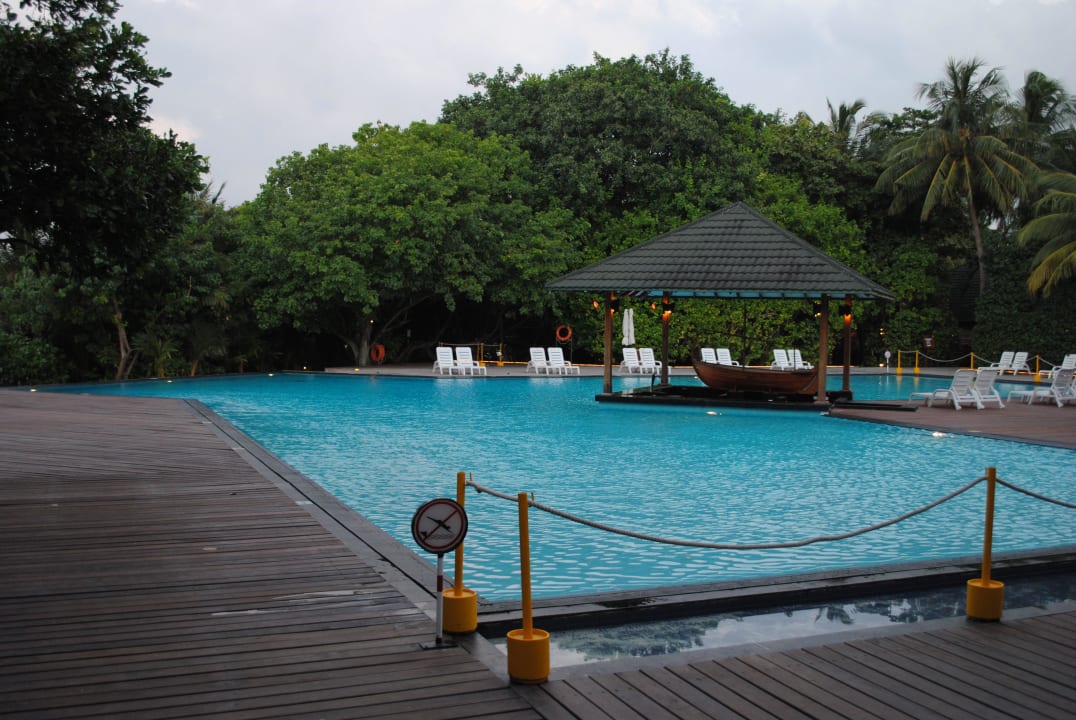 Der Pool mit Bar Adaaran Select Meedhupparu Island Resort - Premium All Inclusive