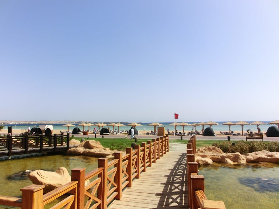 Holzbrücke zum Strand Tropitel Sahl Hasheesh