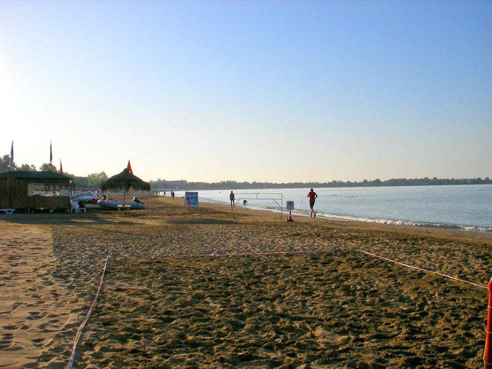 Strand vor dem Hotel Barut Hemera