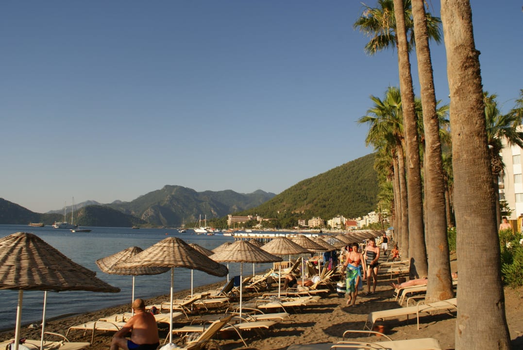 Plaża wczwśnie rano Prime Beach Hotel