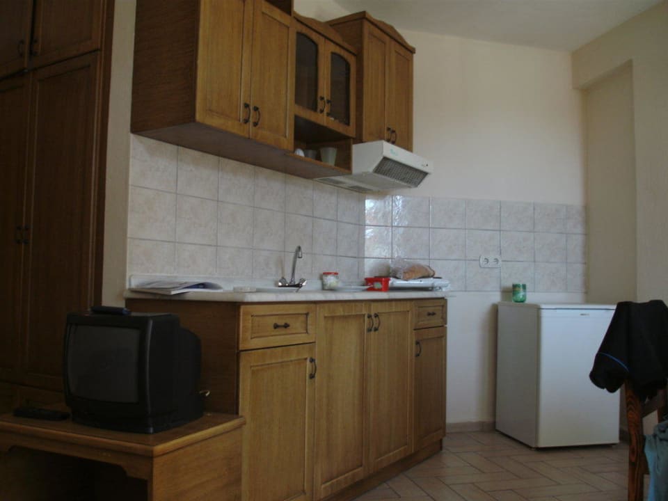 Küchenzeile mit Kühlschrank Atak Apart Hotel