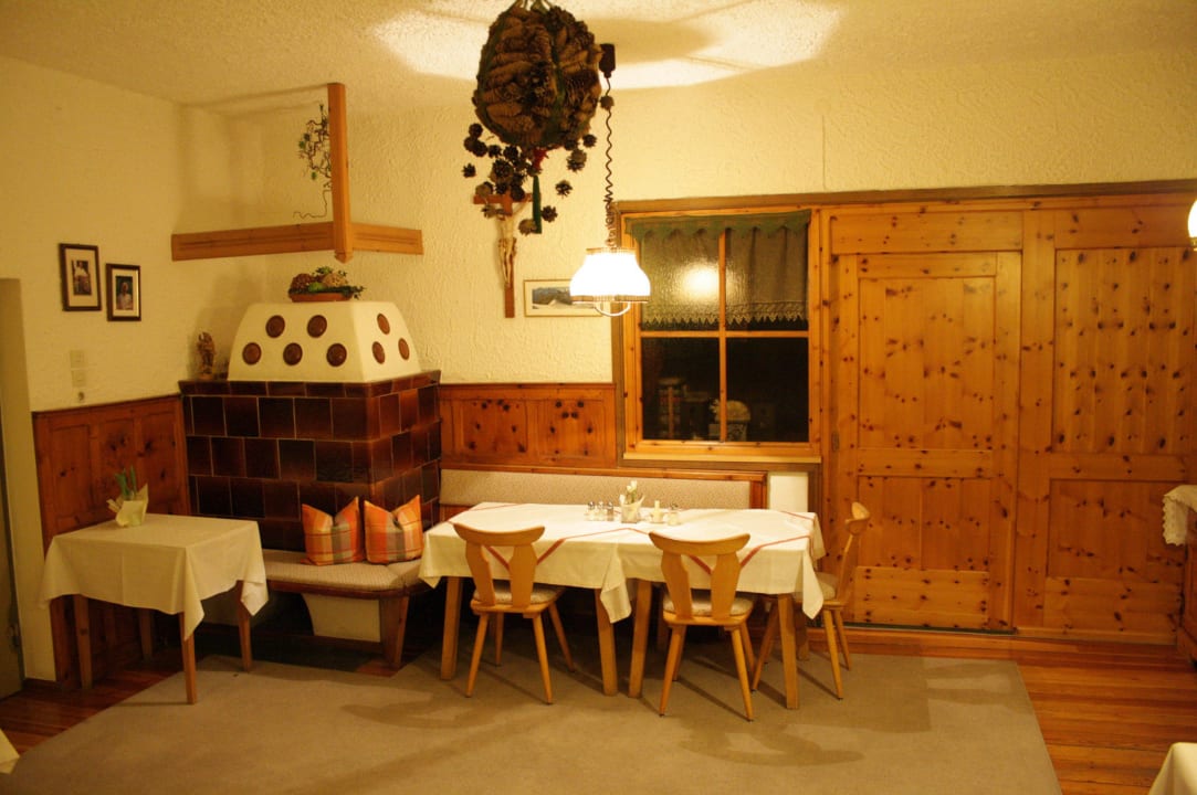 Gemütliche Stube mit Kachelofen Gasthaus Pension Schön