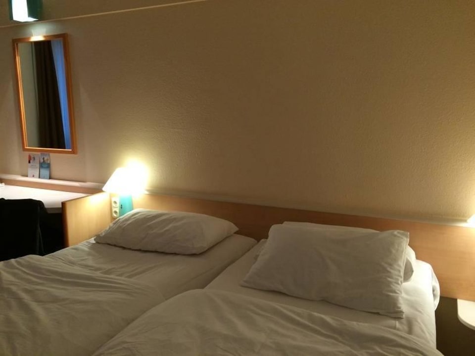 Bedroom 2 Hotel Ibis Frankfurt Centrum
