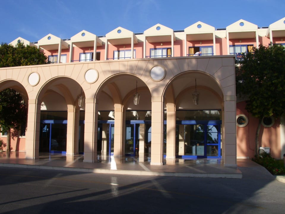 Eingang Kresten Palace Hotel