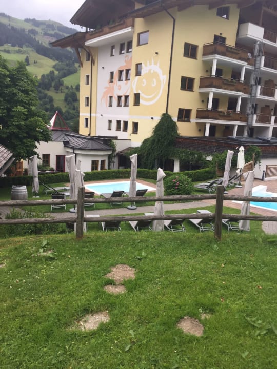 Außenansicht Familienresort Ellmauhof – das echte All Inclusive