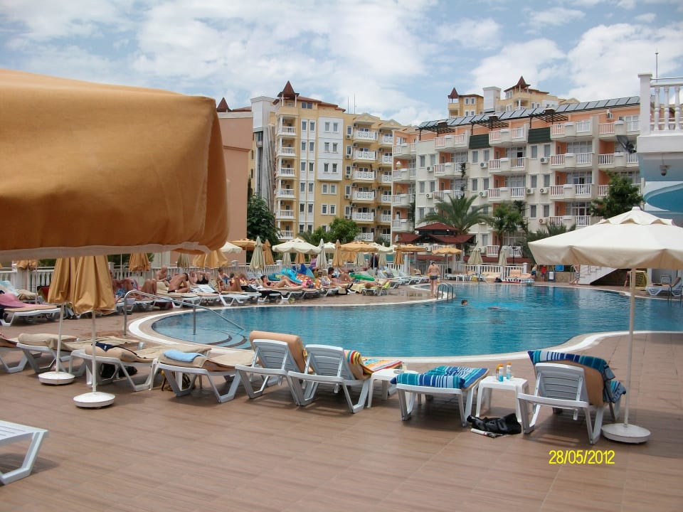 Pool am Nachmittag Hotel Club Paradiso