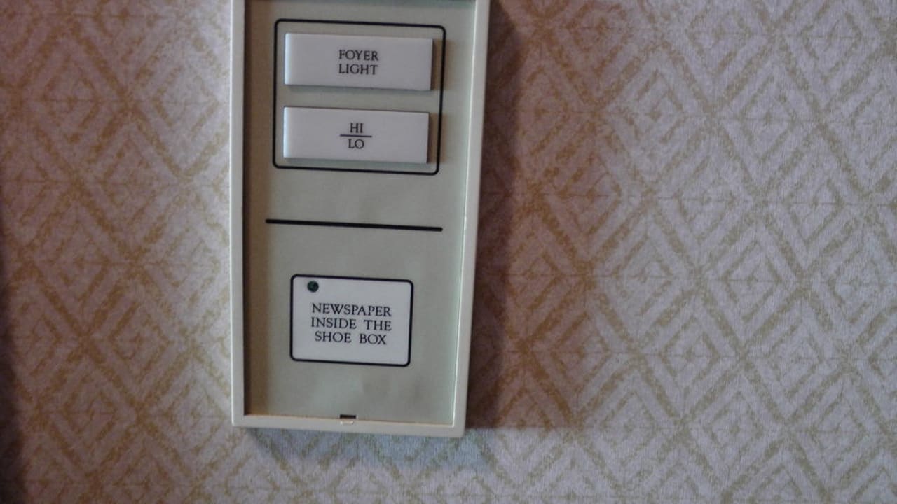 Anzeige ob Zeitung in der Box ist Hotel The Peninsula Bangkok