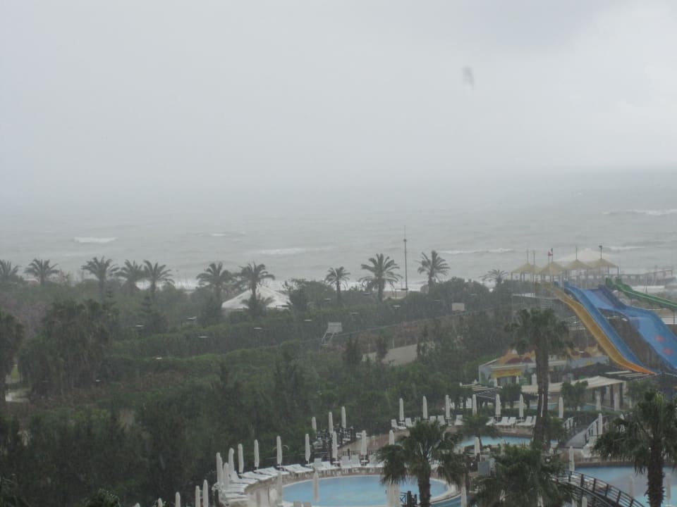 Blick vom Balkon bei schlechtem Wetter Fame Residence Lara & Spa