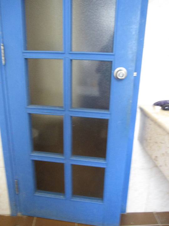 Badezimmertür sehr alt und ohne Farbe Sol Hicacos Varadero