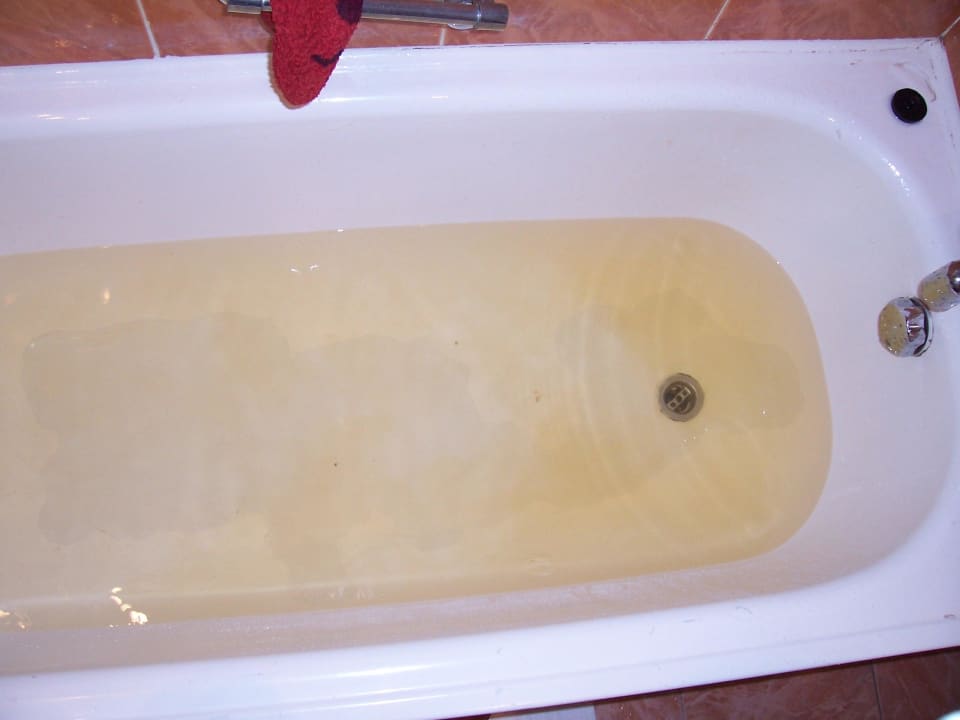 Rotes Wasser in der Wanne V Hotel Sharm El Sheikh