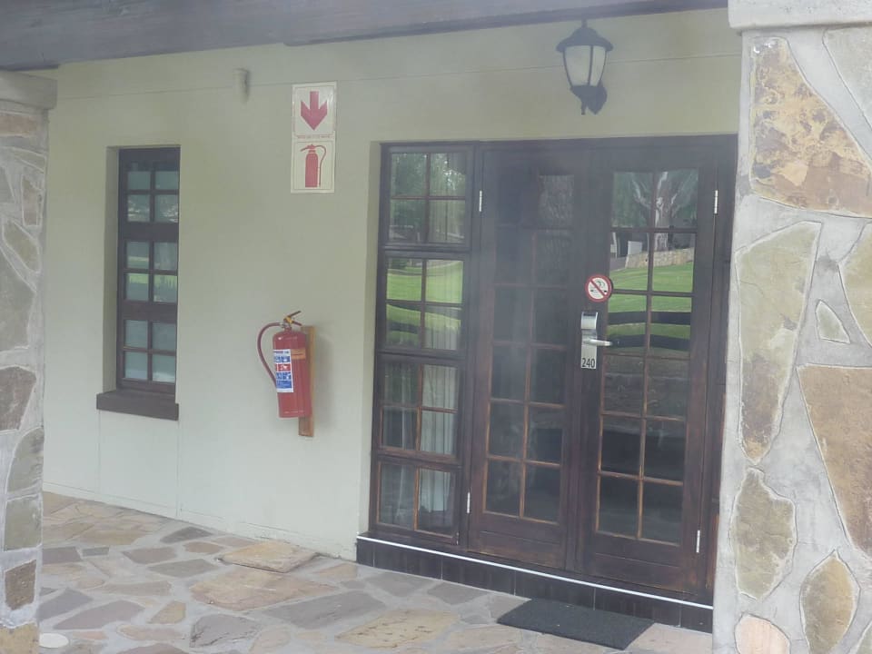 Unser Eingang mit Terrasse Hotel Midgard Lodge