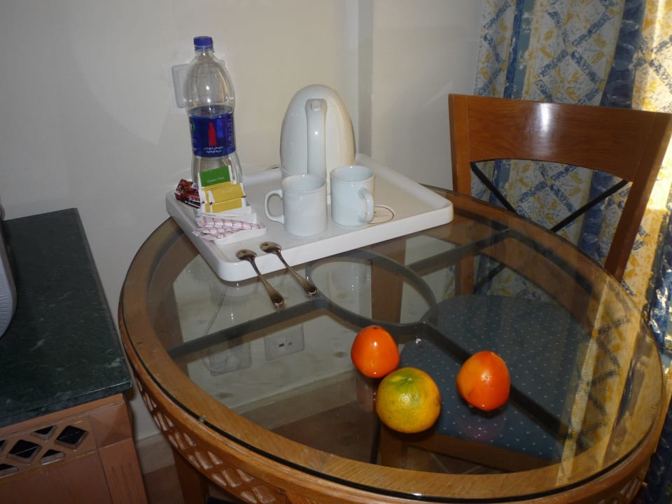 В номере есть чайник, чай и кофе Old Palace Resort Sahl Hasheesh