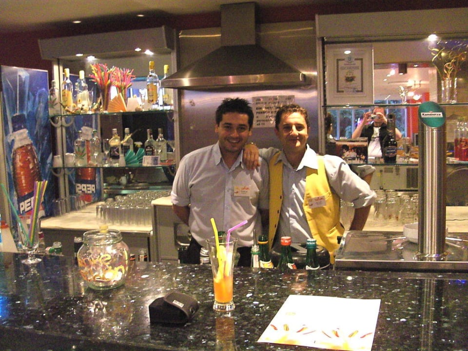 Bar mit Barkeeper HVD Viva Club Hotel