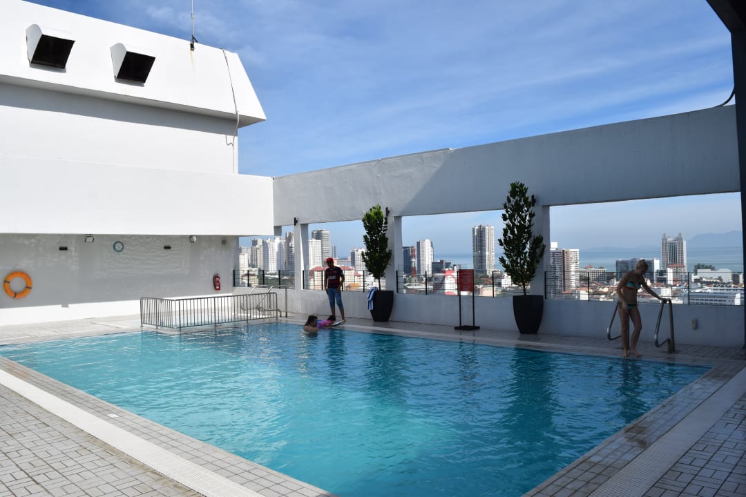 Pool auf dem Dach Hotel NEO+ Penang