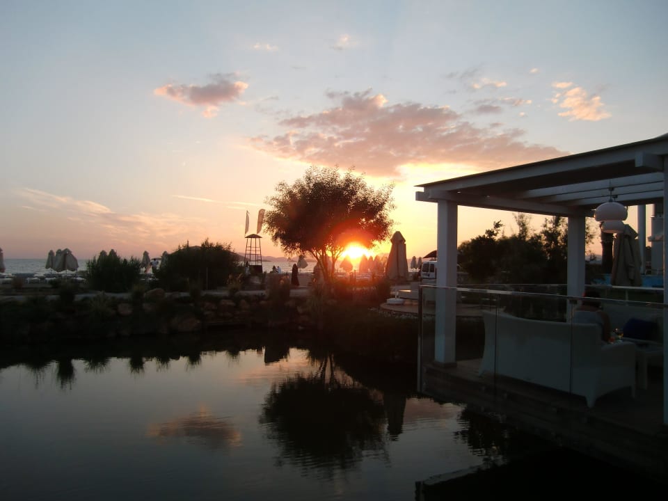 Sonnenuntergang von der Bar aus gesehen Jiva Beach Resort