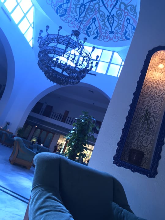 Lobby Desert Rose