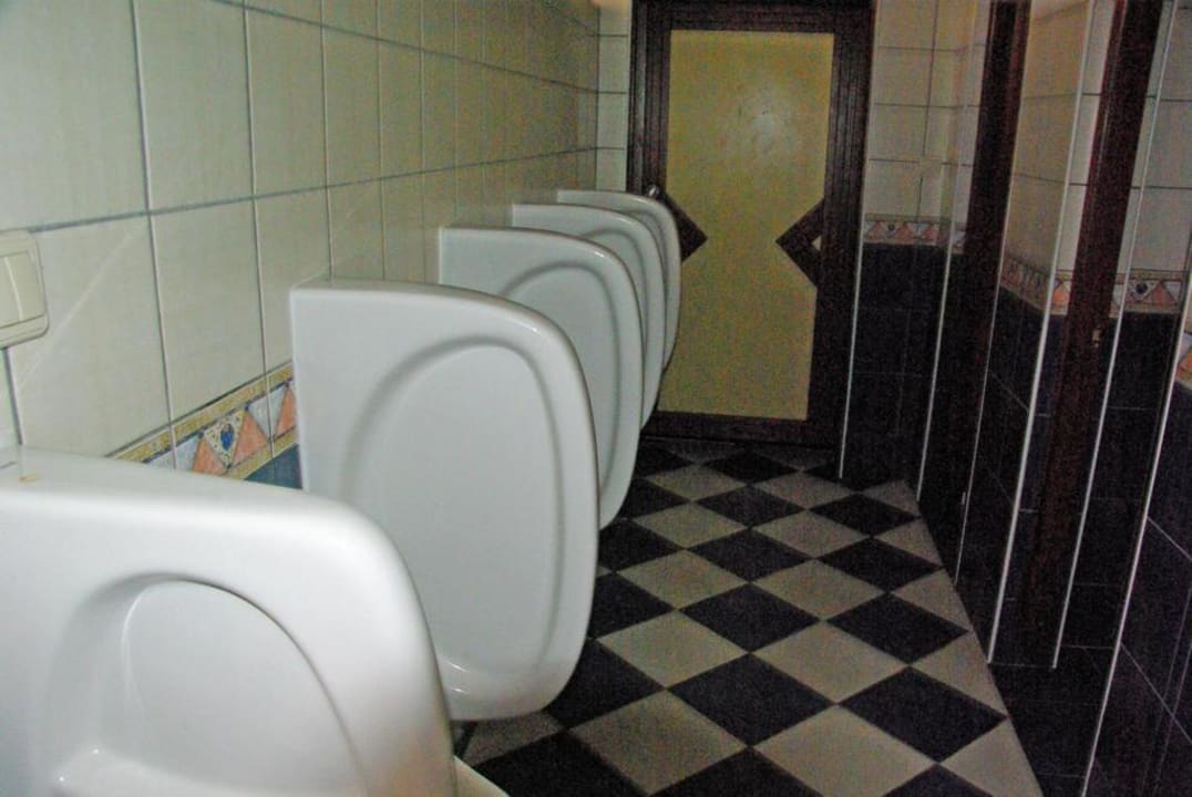 Toiletten-Duschbereich am Strand Kamelya Fulya Hotel