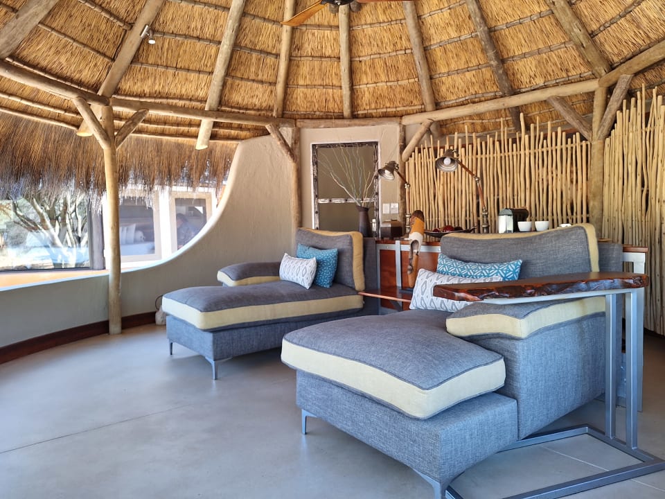 Zimmer Okonjima Bush Camp