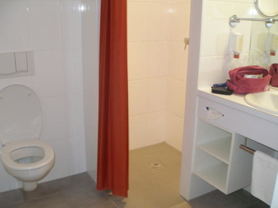 Badezimmer All In Red Thermenhotel