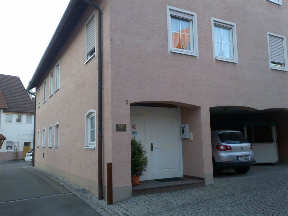 Das Gebäude mit den Zimmern Hotel Zur Traube