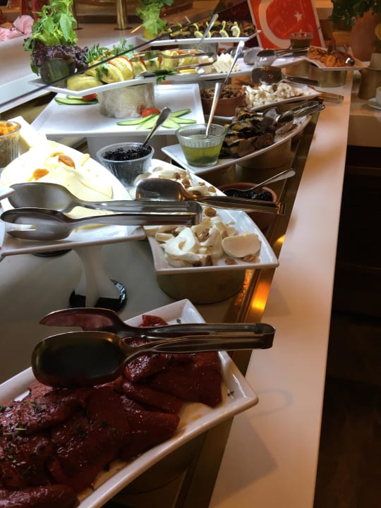 Vieles mehr zum Essen Kirman Belazur Resort & Spa